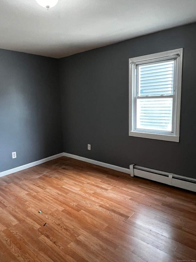 Building Photo - 380 Blatchley Ave