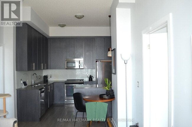Photo du bâtiment - 85-1785 Duke St W