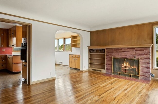 Building Photo - OREGON MID CENTURY DREAM