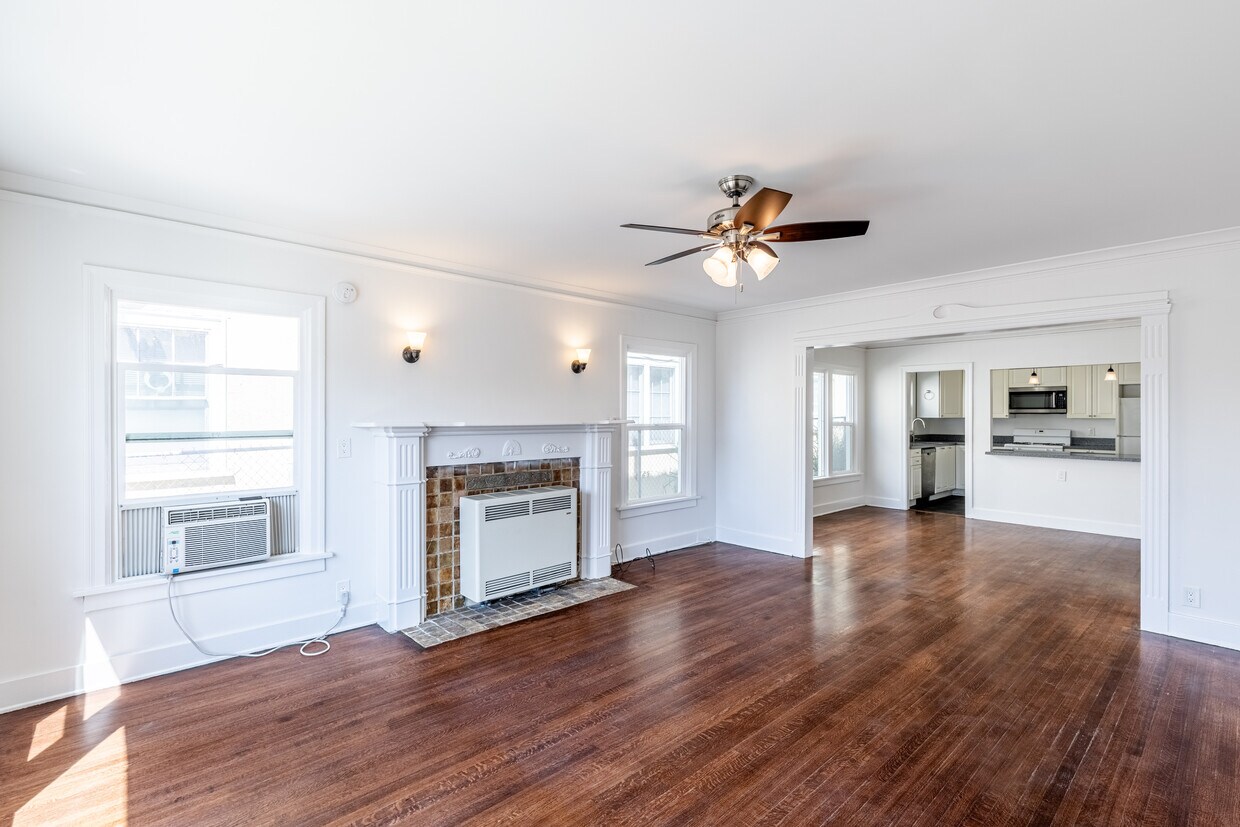Primary Photo - 232 N New Hampshire Ave