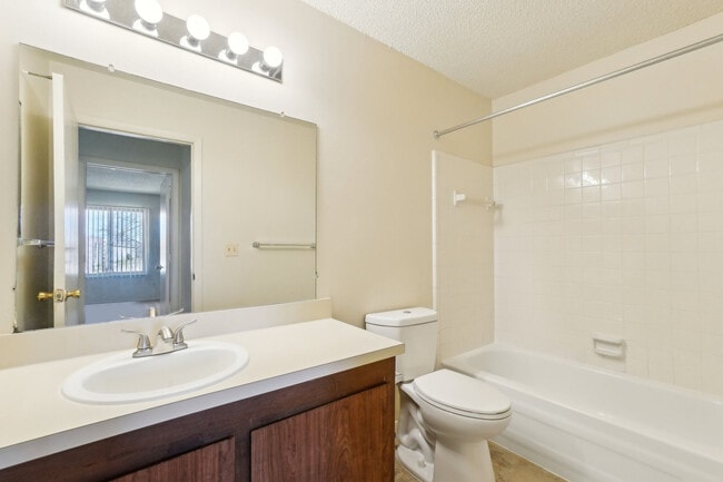 Building Photo - Bridgewood Apartments