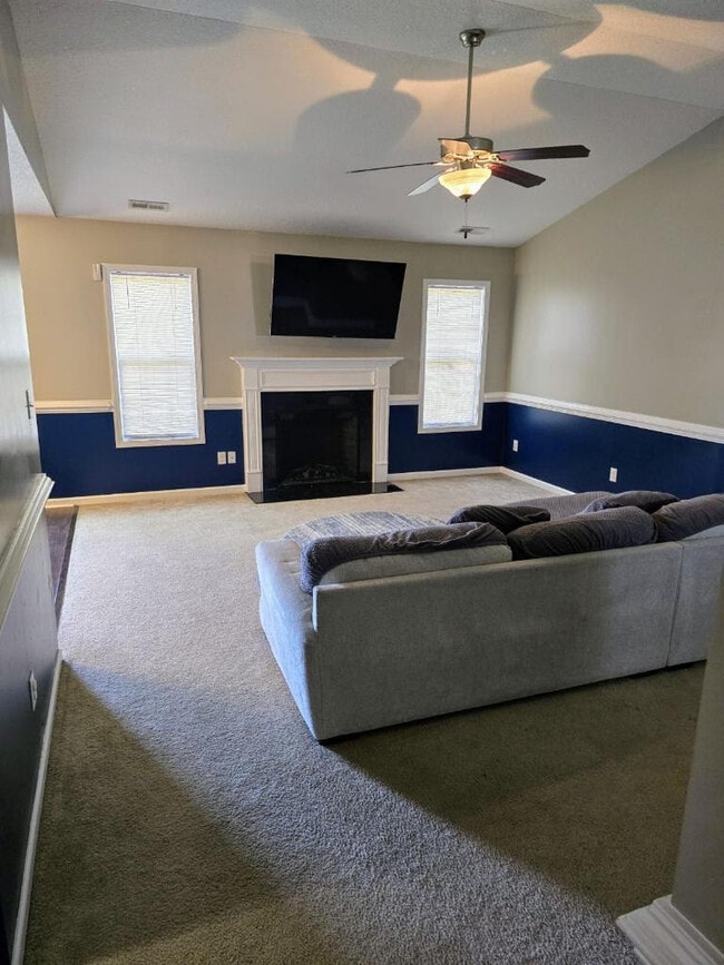 Building Photo - 213 Adagio Trl