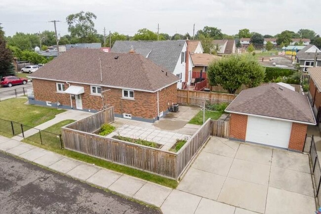 Photo du bâtiment - 1240 Dunsmure Rd