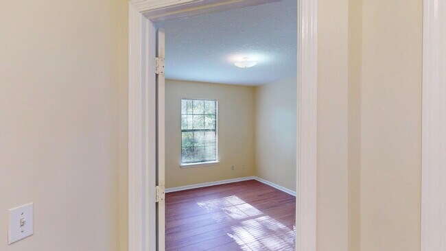 Building Photo - "Charming 3-Bedroom Home on Sweetbriar Lane with Hardwood Elegance!"