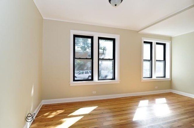 Building Photo - 4649 N Kasson Ave