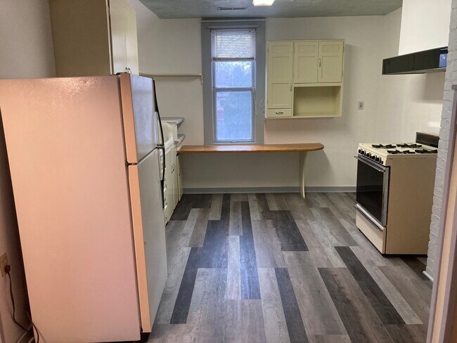 Kitchen - 1725 1/2 N Market St