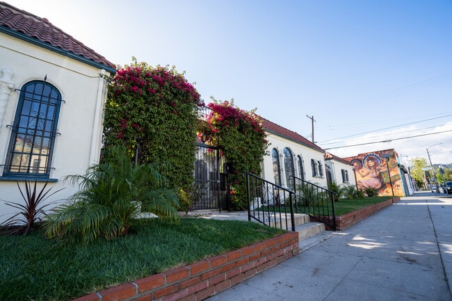 Building Photo - 639 N Spaulding Ave