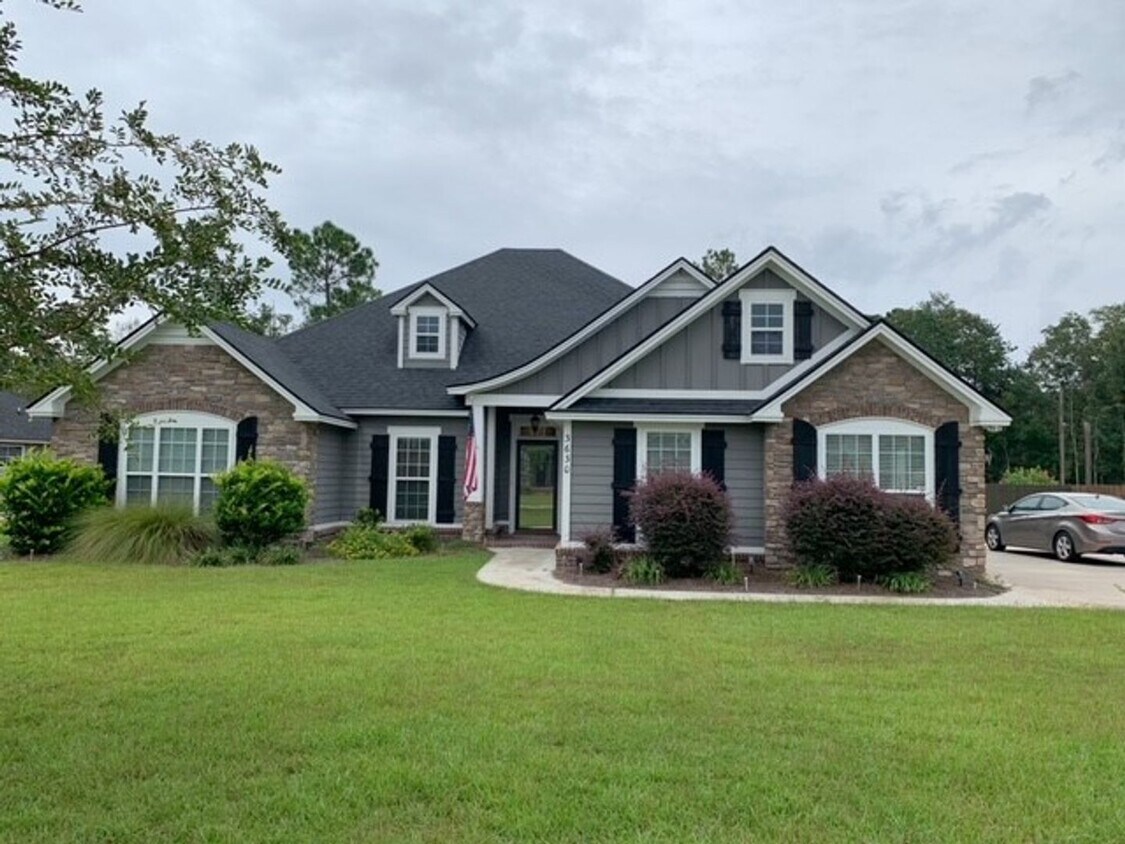 Foto principal - Beautiful home in Knights Mill S/D
