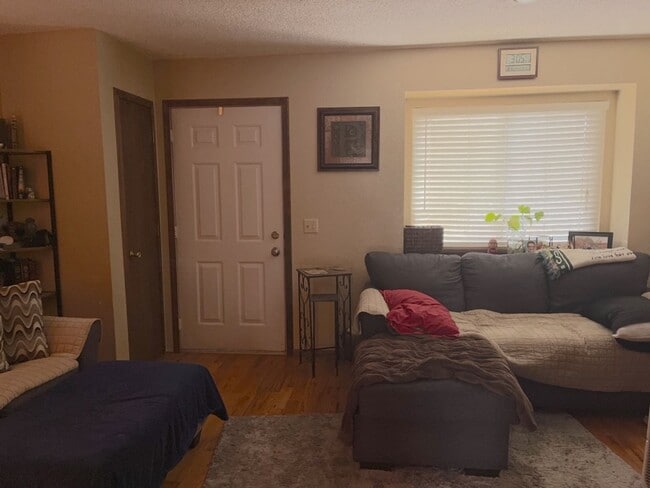 Building Photo - Westside Charmer on Boston Terrace for Rent!
