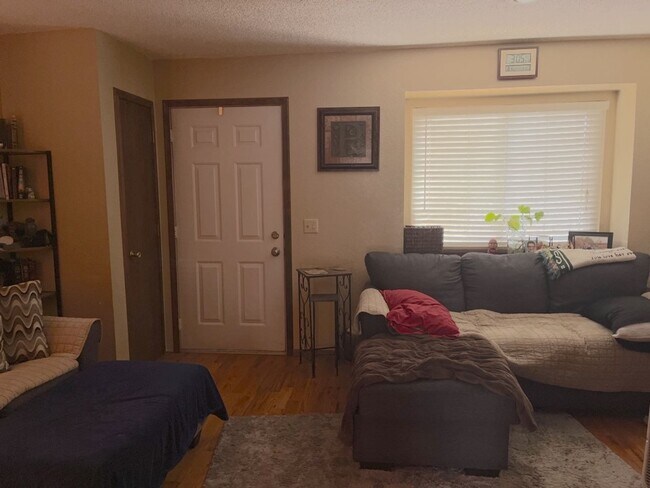 Foto del edificio - Westside Charmer on Boston Terrace for Rent!
