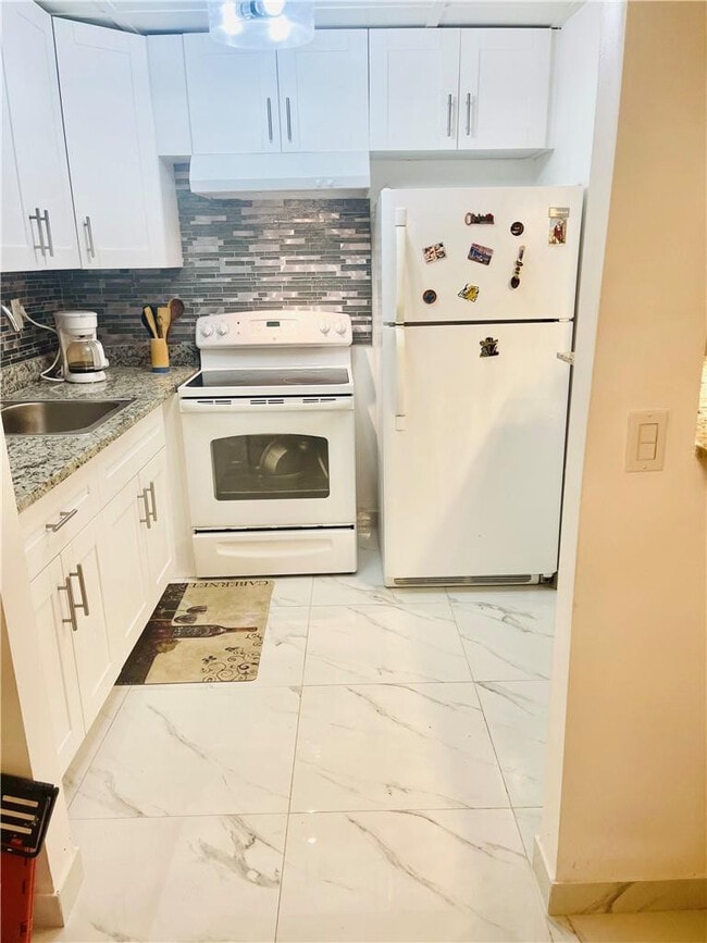 Building Photo - 446 Fanshaw K