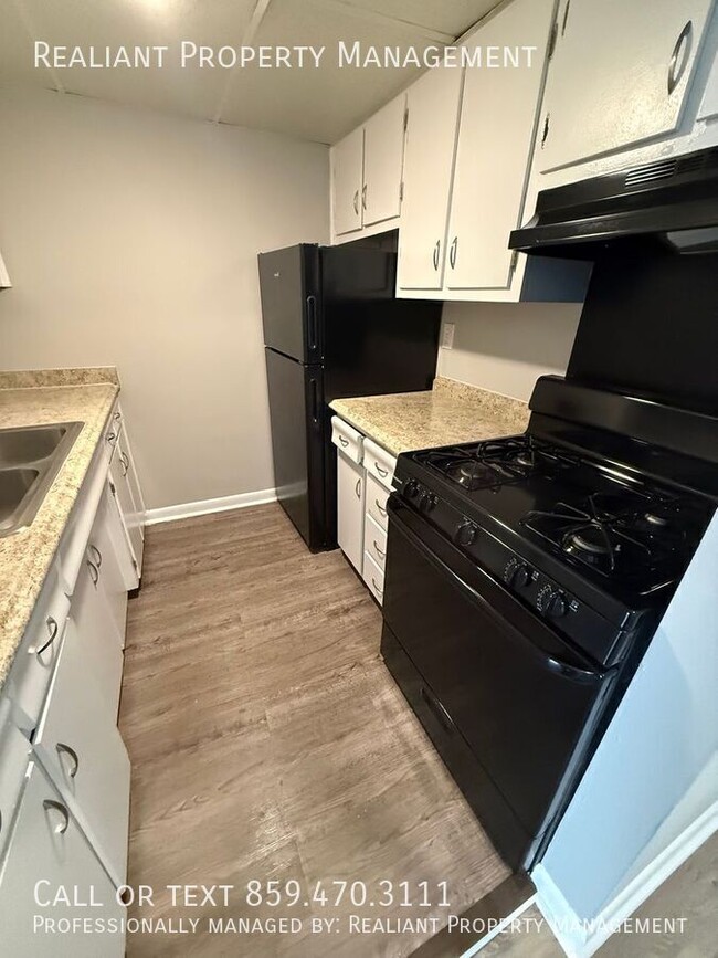 Building Photo - 2074 Fairmont Ct