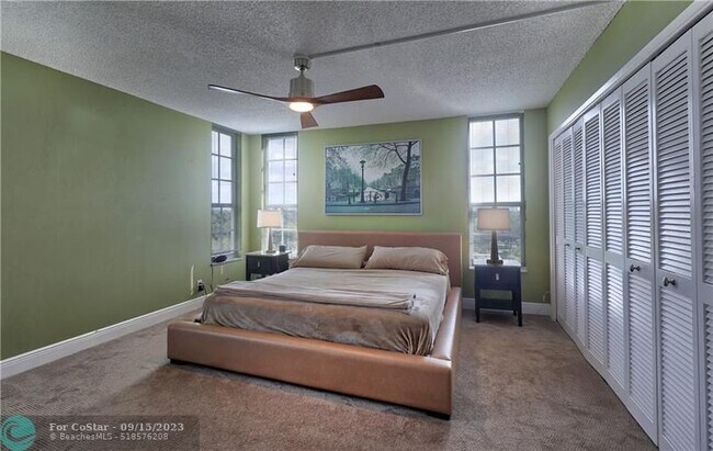 Building Photo - 575 Oaks Ln