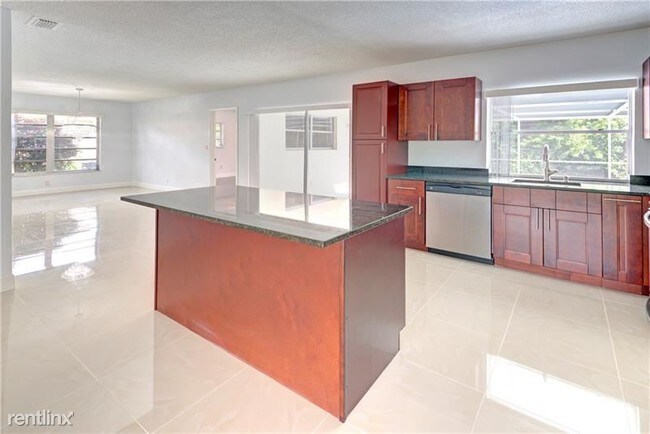 Building Photo - 3 br, 2 bath House - 4107 NW 78th Way