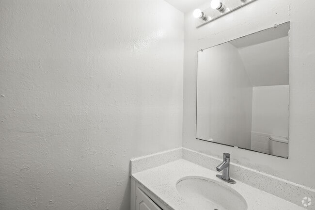 2 habitaciones, 1.5 baños - 1050 pies cuadrados - Medio baño - Woodside Villas Apartments