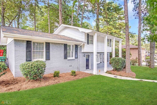 Building Photo - 2586 Williamsburg Dr