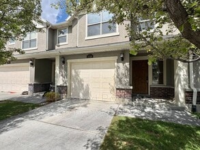 Building Photo - 2136 Fernside St