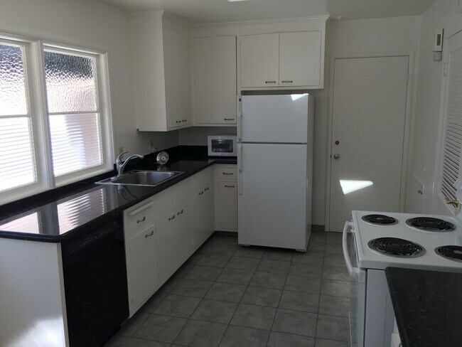 Foto del edificio - 22 Baywood Ave