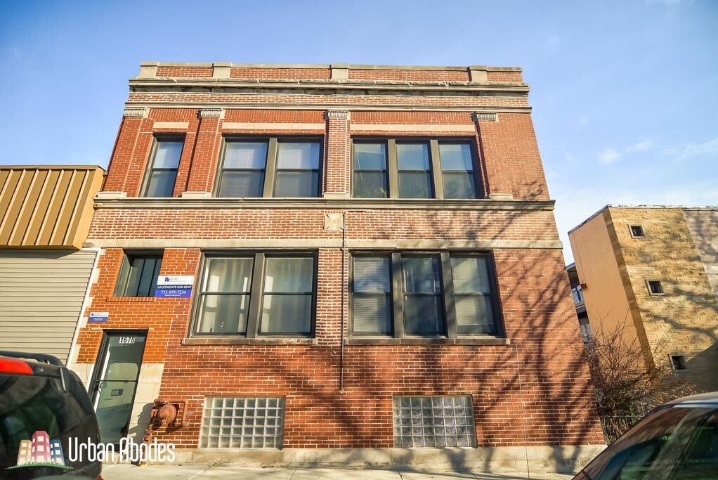 Primary Photo - 1670 W Pratt Blvd
