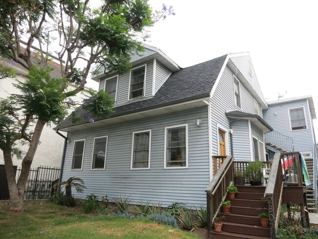 Building Photo - 2807 2nd St