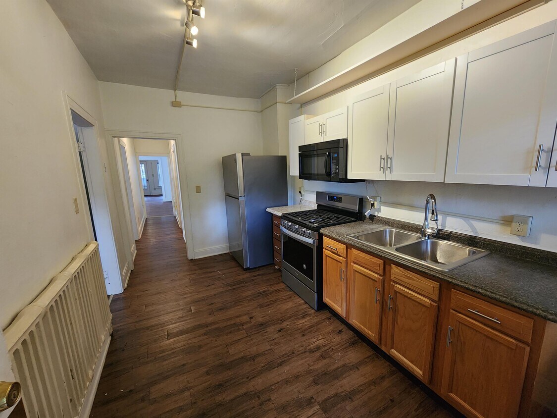 206 S Mantua St Unit 3, Kent, OH 44240 Room for Rent in Kent, OH