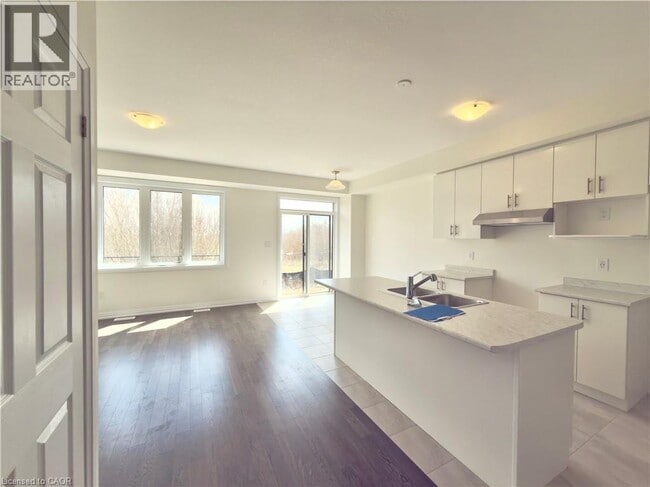 Building Photo - 375 Starlight Ave
