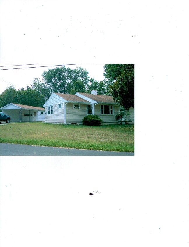 Primary Photo - 122 Redbud Dr
