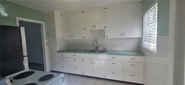 Building Photo - 1662 Houston Dr