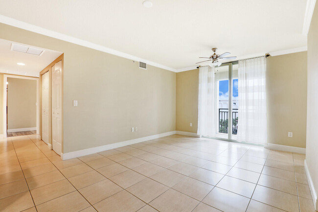 Building Photo - 610 Clematis St