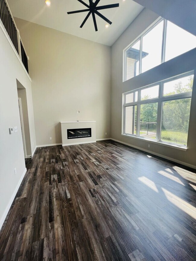 Building Photo - 1105 Ivy Ln