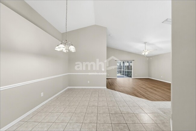 Building Photo - 24540 Laurel Ridge Dr