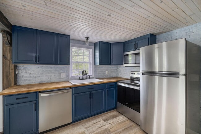 Building Photo - 207 Morelock Dr