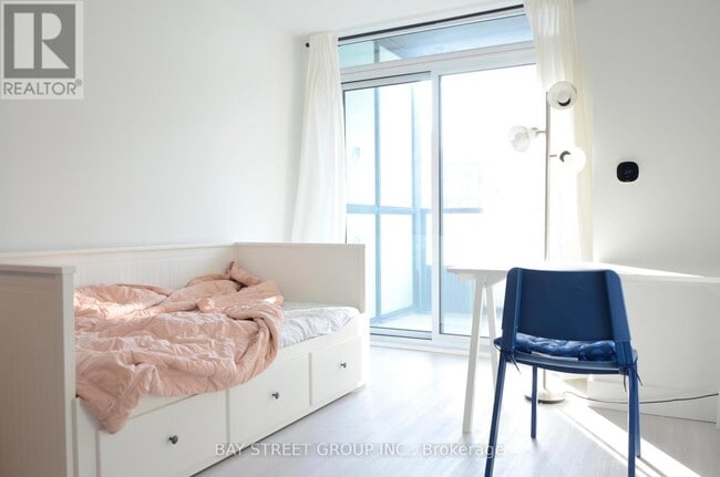 Photo du bâtiment - 6 Greenbriar Rd