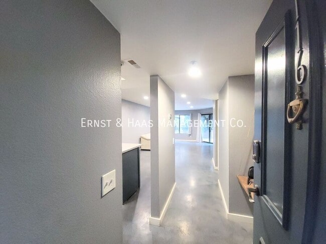 Foto del edificio - 550 Orange Ave