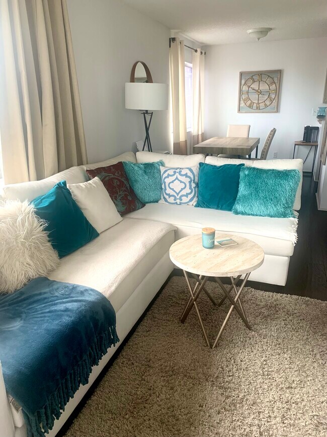 Living room from the front door - 212 15th St
