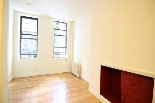 Primary Photo - 413 E 9th St