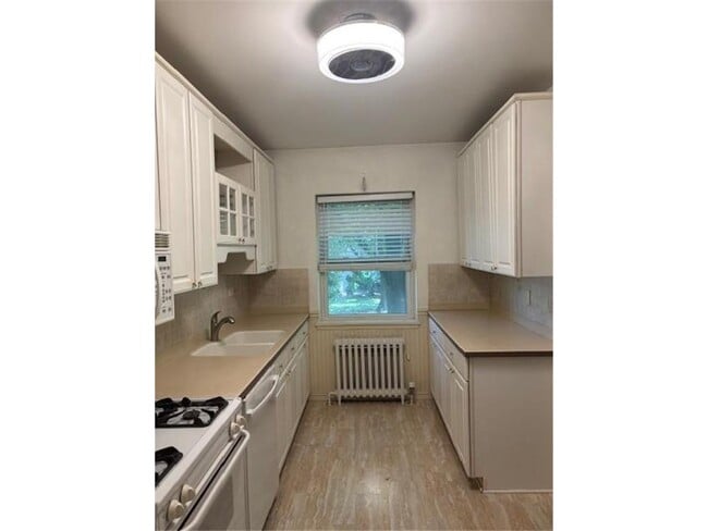 Building Photo - 3144 W Bde Maka Ska Blvd