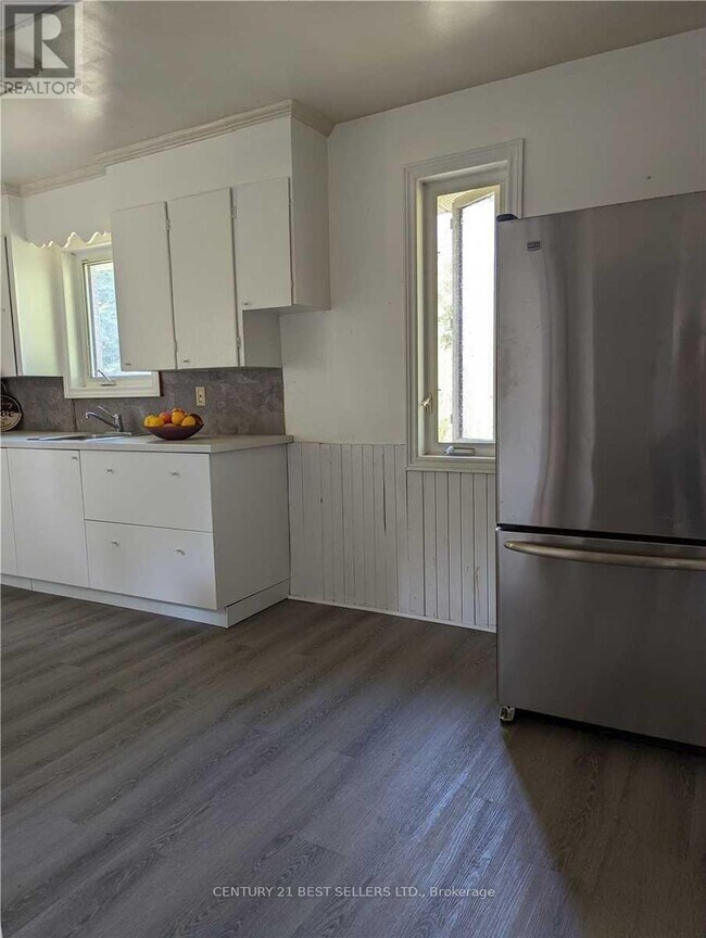 Photo du bâtiment - 320 Ashbury Rd