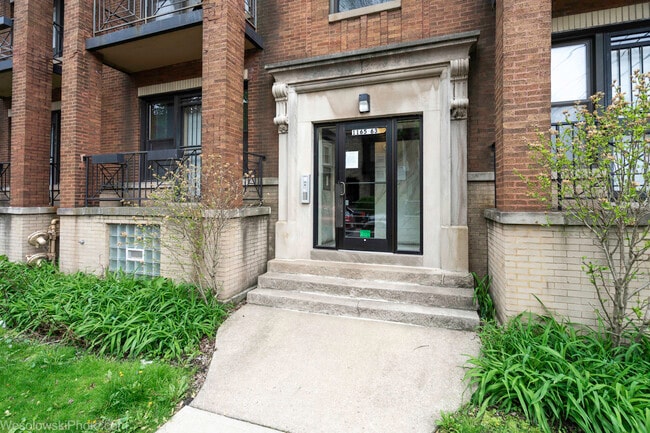 Building Photo - 1165 E 54th St