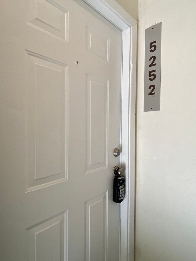 Foto del edificio - Updated One Bedroom, One Bath Apartment - ...