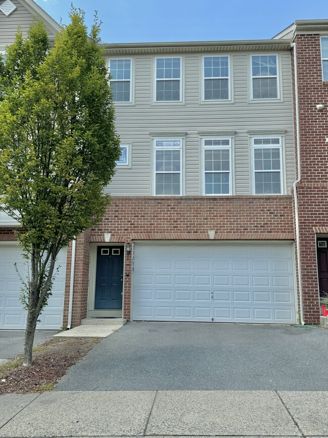 Building Photo - 25530 Joy Ln
