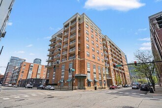 Building Photo - 950 W Monroe St