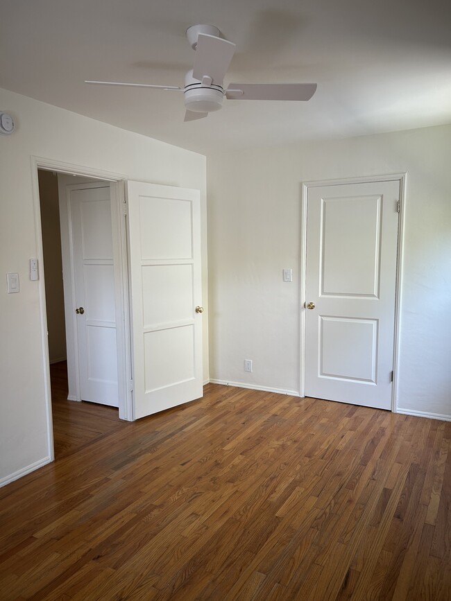 Building Photo - 9828 Vidor Dr