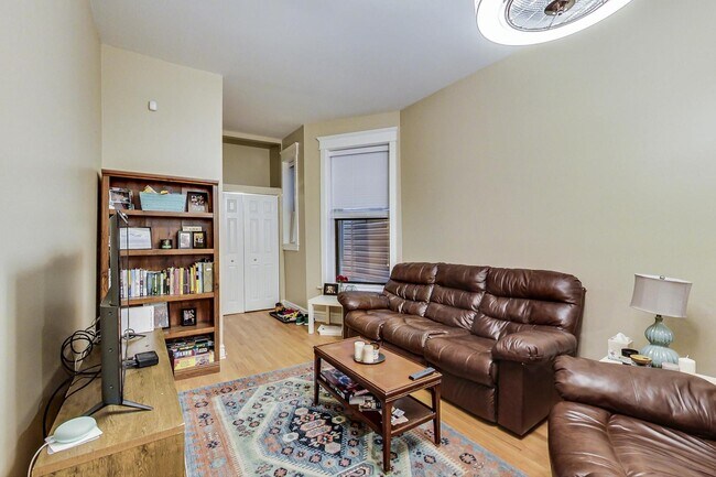 Foto del edificio - 1128 W Armitage Ave