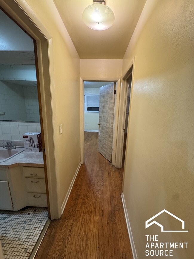 Photo - 7528 N Claremont Ave Apartment