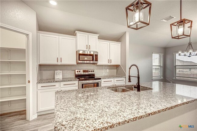 Building Photo - 5101 Primavera Ln