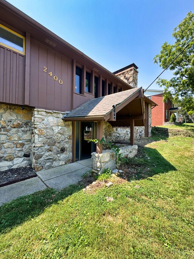 Foto del edificio - 2400 Ridgefield Rd