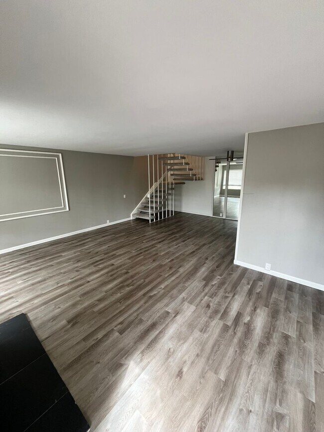 Foto del edificio - For Rent: 3 Bed, 2.5 Bath Townhome in University City