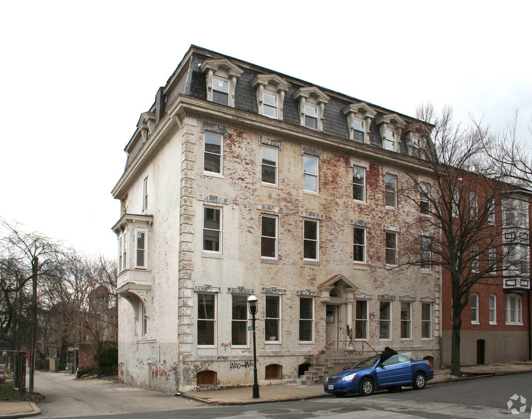 Building Photo - 339 Bloom St
