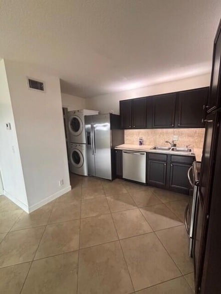 Building Photo - 203 Foxtail Dr